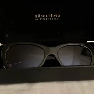 NEVER WORN - Alice & Olivia Sunglasses Alice + Olivia | Accessories | Never Worn Alice Olivia  main image 2